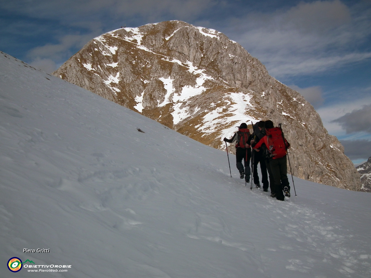 12 In traverso sui fianchi innevati del Ferrantino....JPG